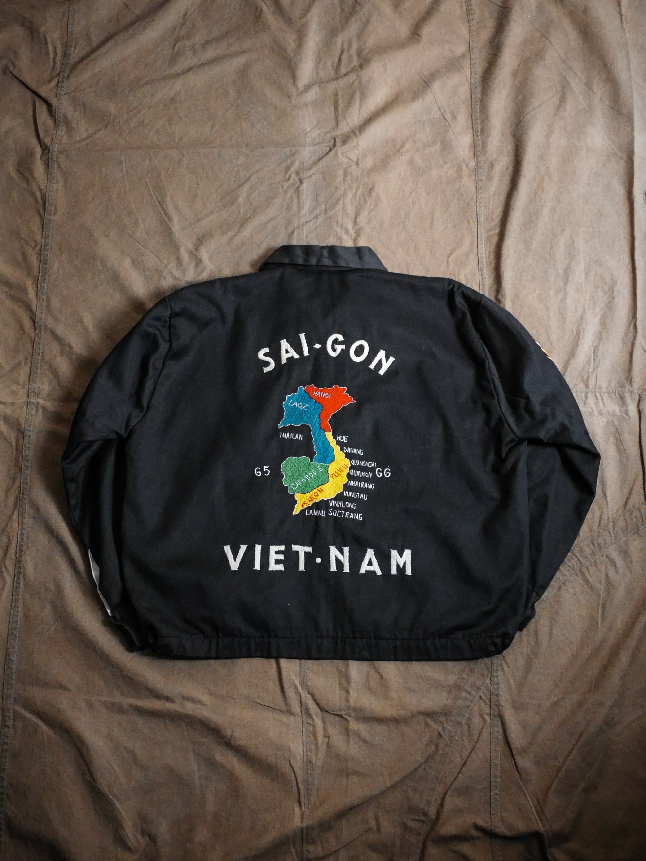 Mint condition 1965-1966 Vietnam "SAIGON" Souvenir Jacket